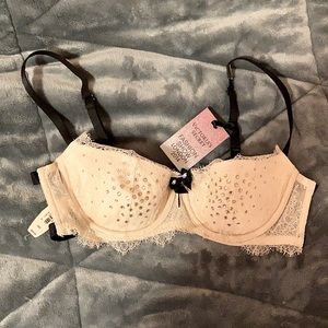 Victoria’s Secret bra 36C